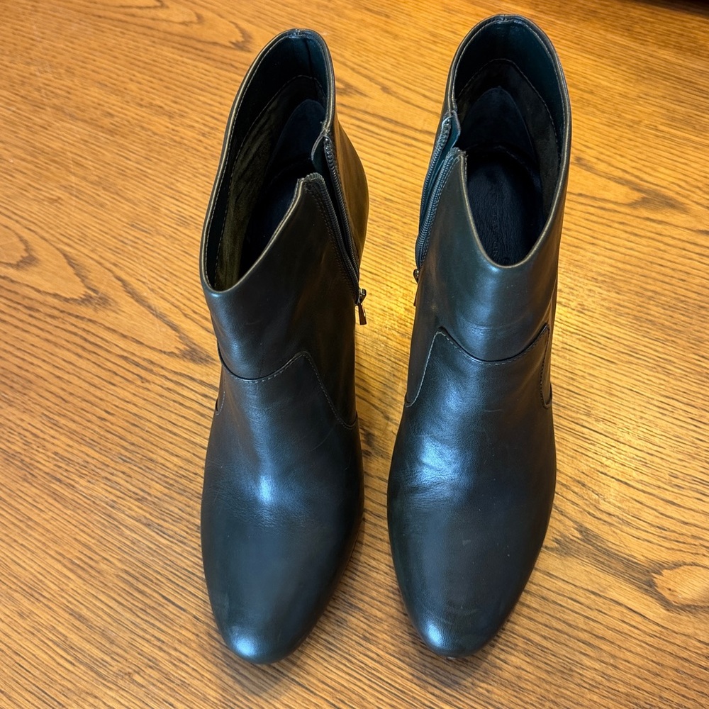 ANN TAYLOR Dark Green Carly Leather Bootie Sz 11
